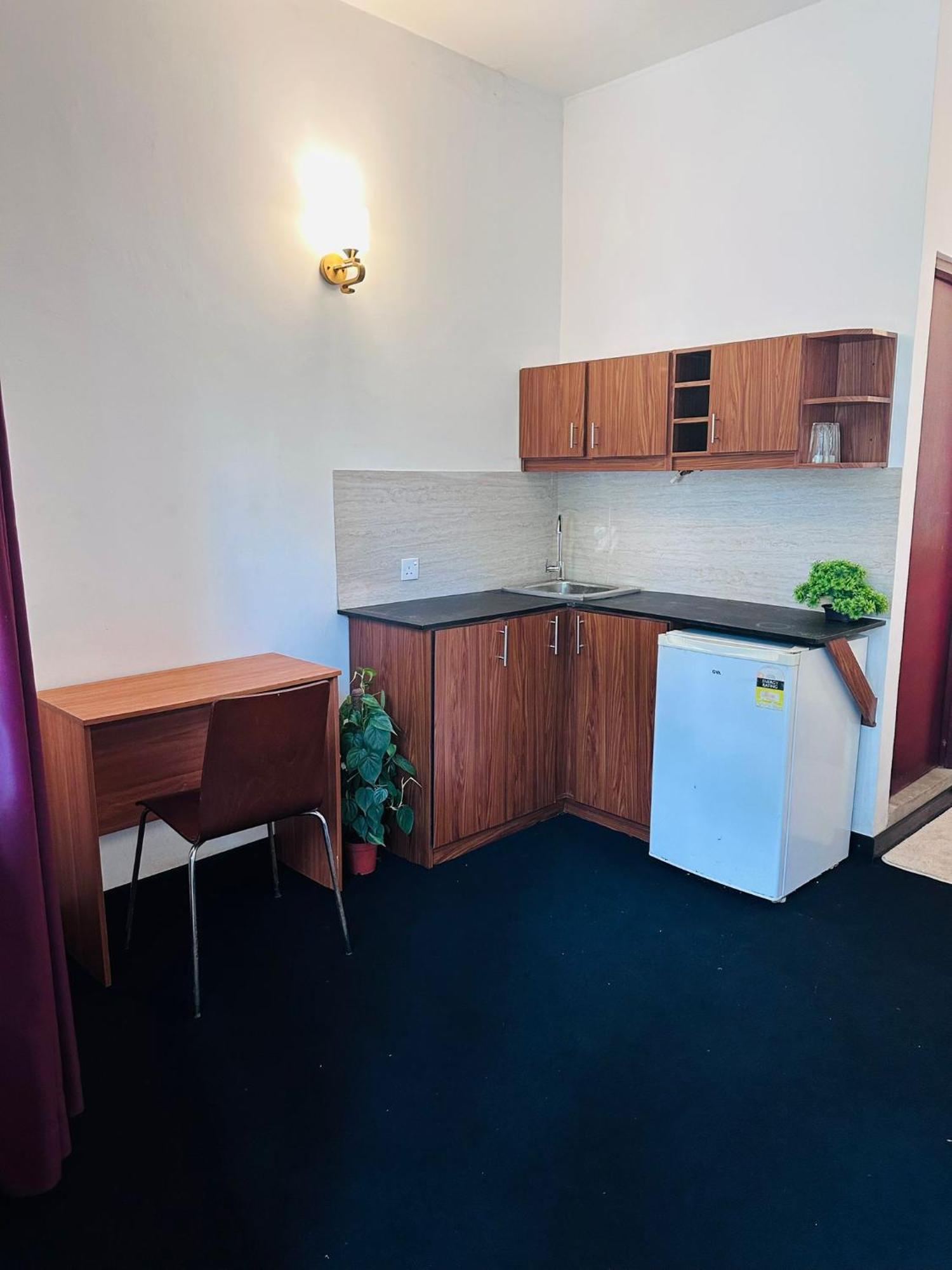 Sera 86 Airport Transit Stay Katunayaka Екстериор снимка