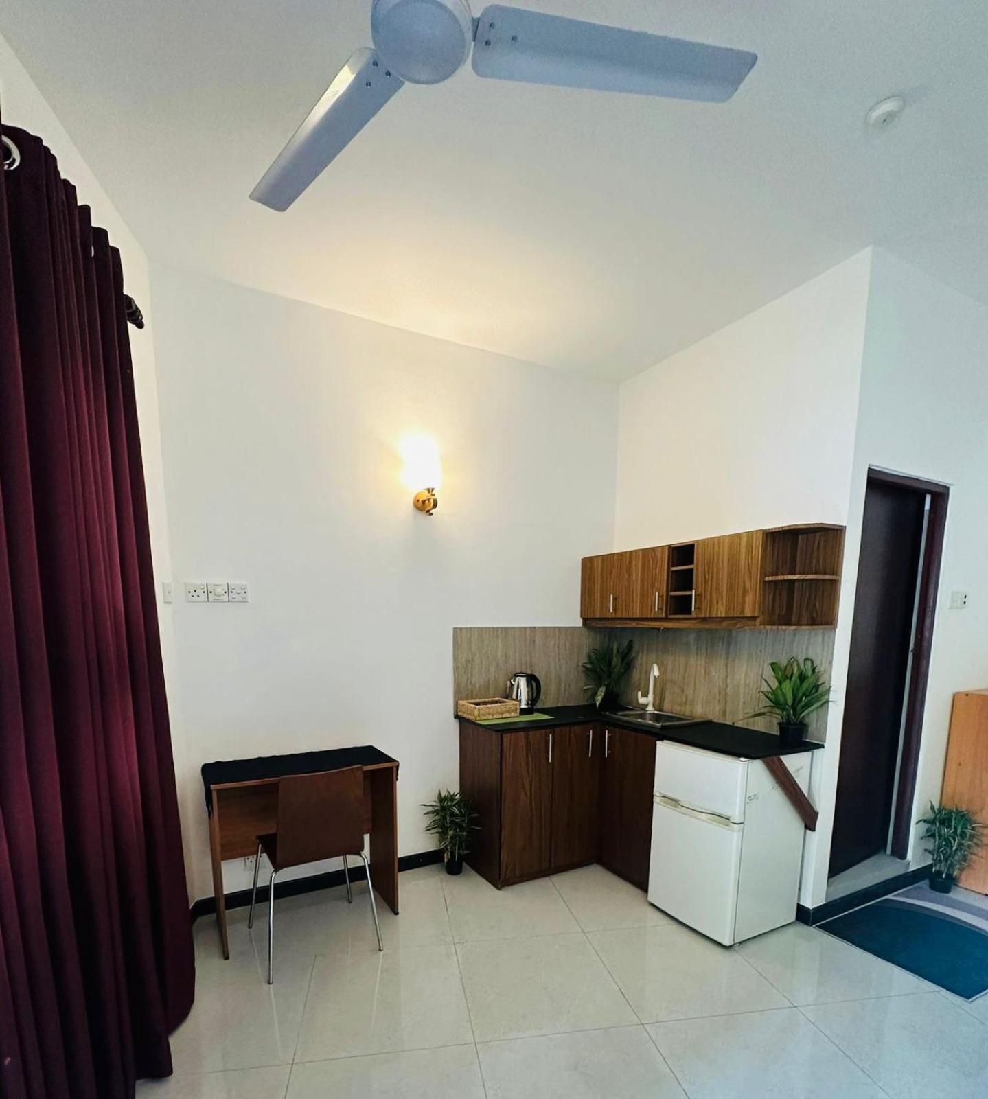 Sera 86 Airport Transit Stay Katunayaka Екстериор снимка